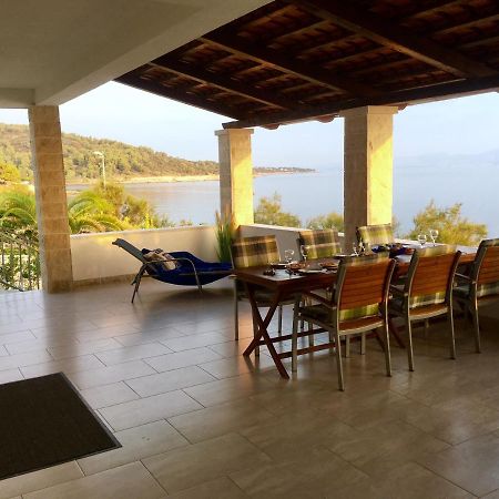 Schoenes Ferienhaus Direkt Am Meer Стоморска Экстерьер фото